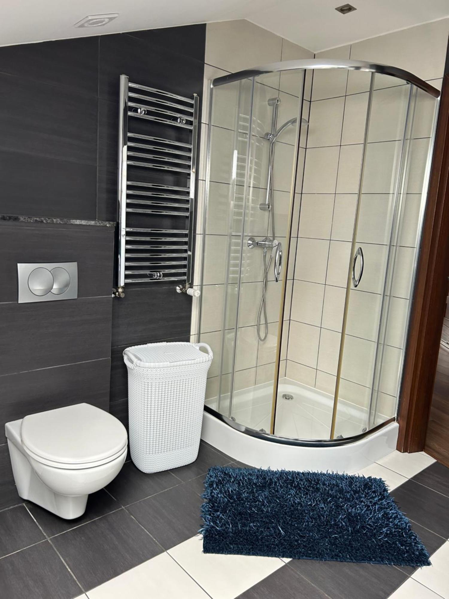 Apartament Bobrzanska - 4 Bedrooms Sypialnie Świdnica Exterior foto